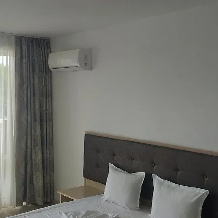 Sea Wolf луксозен с панорамна гледка към морето климатик с нова напълно оборудвана кухня отделна баня с тоалетна гледка към басейна на 30 м от плажа паркинг към хотела навсякъде близо * Lozenets