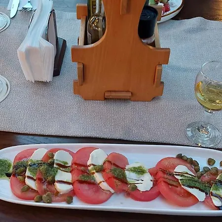 Appartement Sea Wolf луксозен с панорамна гледка към морето климатик с нова напълно оборудвана кухня отделна баня с тоалетна гледка към басейна на 30 м от плажа паркинг към хотела навсякъде близо Lozenets