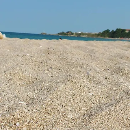 Appartement Sea Wolf луксозен с панорамна гледка към морето климатик с нова напълно оборудвана кухня отделна баня с тоалетна гледка към басейна на 30 м от плажа паркинг към хотела навсякъде близо