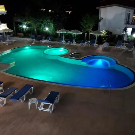 Appartement Sea Wolf луксозен с панорамна гледка към морето климатик с нова напълно оборудвана кухня отделна баня с тоалетна гледка към басейна на 30 м от плажа паркинг към хотела навсякъде близо