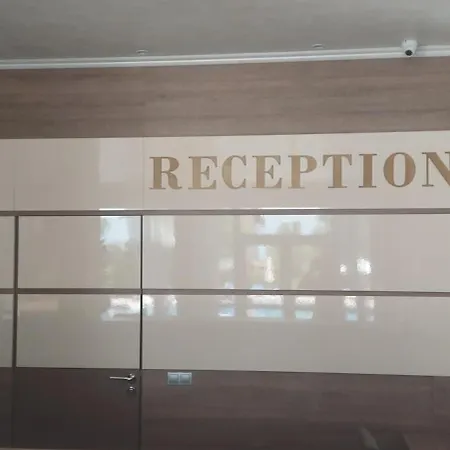 Apartament Sea Wolf луксозен с панорамна гледка към морето климатик с нова напълно оборудвана кухня отделна баня с тоалетна гледка към басейна на 30 м от плажа паркинг към хотела навсякъде близо