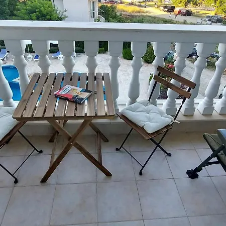 Apartament Sea Wolf луксозен с панорамна гледка към морето климатик с нова напълно оборудвана кухня отделна баня с тоалетна гледка към басейна на 30 м от плажа паркинг към хотела навсякъде близо Łozenec
