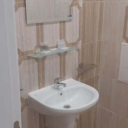 Apartament Sea Wolf луксозен с панорамна гледка към морето климатик с нова напълно оборудвана кухня отделна баня с тоалетна гледка към басейна на 30 м от плажа паркинг към хотела навсякъде близо *