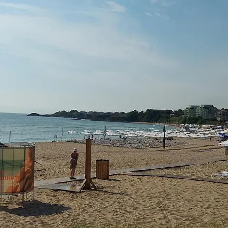 Sea Wolf луксозен с панорамна гледка към морето климатик с нова напълно оборудвана кухня отделна баня с тоалетна гледка към басейна на 30 м от плажа паркинг към хотела навсякъде близо Apartament *