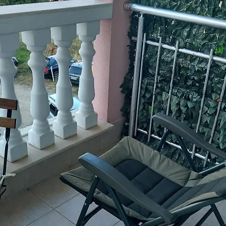 Apartament Sea Wolf луксозен с панорамна гледка към морето климатик с нова напълно оборудвана кухня отделна баня с тоалетна гледка към басейна на 30 м от плажа паркинг към хотела навсякъде близо Łozenec