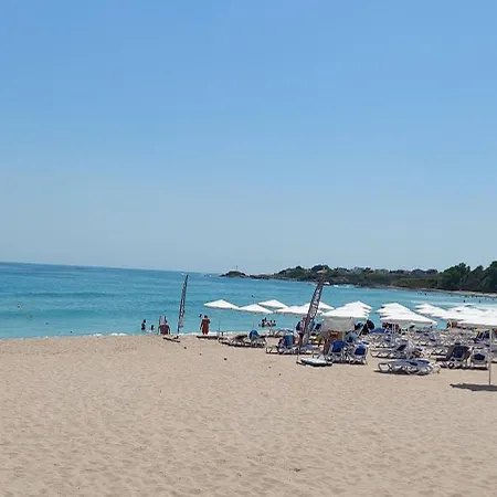 Apartament Sea Wolf луксозен с панорамна гледка към морето климатик с нова напълно оборудвана кухня отделна баня с тоалетна гледка към басейна на 30 м от плажа паркинг към хотела навсякъде близо Łozenec