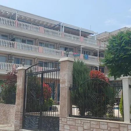 Apartamento Sea Wolf луксозен с панорамна гледка към морето климатик с нова напълно оборудвана кухня отделна баня с тоалетна гледка към басейна на 30 м от плажа паркинг към хотела навсякъде близо *