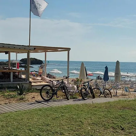 Sea Wolf луксозен с панорамна гледка към морето климатик с нова напълно оборудвана кухня отделна баня с тоалетна гледка към басейна на 30 м от плажа паркинг към хотела навсякъде близо *