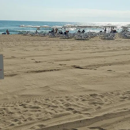 Sea Wolf луксозен с панорамна гледка към морето климатик с нова напълно оборудвана кухня отделна баня с тоалетна гледка към басейна на 30 м от плажа паркинг към хотела навсякъде близо 로제넷츠