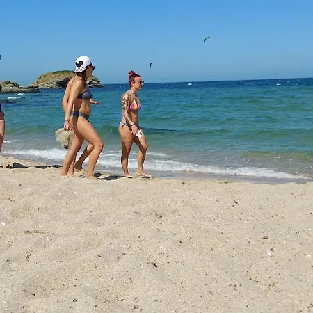 아파트 Sea Wolf луксозен с панорамна гледка към морето климатик с нова напълно оборудвана кухня отделна баня с тоалетна гледка към басейна на 30 м от плажа паркинг към хотела навсякъде близо 로제넷츠