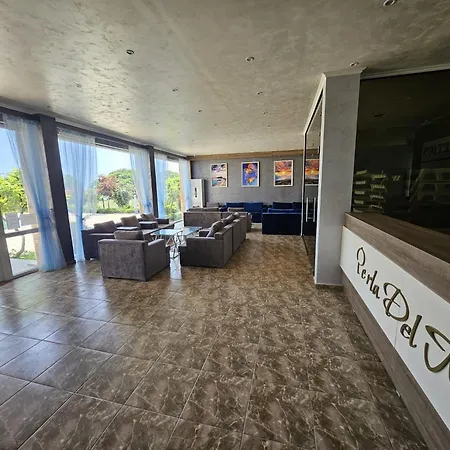 Apartamento Sea Wolf луксозен с панорамна гледка към морето климатик с нова напълно оборудвана кухня отделна баня с тоалетна гледка към басейна на 30 м от плажа паркинг към хотела навсякъде близо *