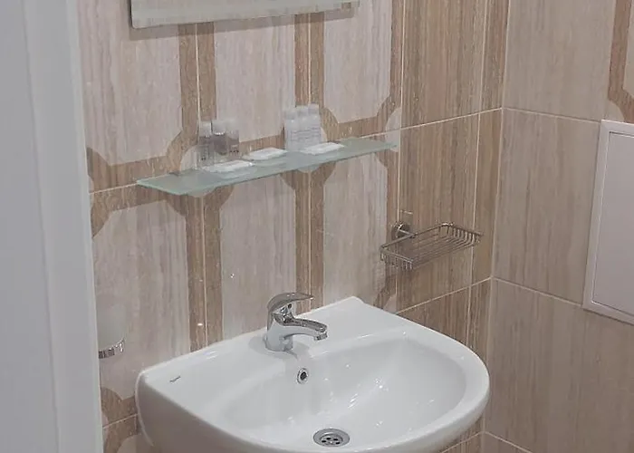 Апартаменты Sea Wolf луксозен с панорамна гледка към морето климатик с нова напълно оборудвана кухня отделна баня с тоалетна гледка към басейна на 30 м от плажа паркинг към хотела навсякъде близо *