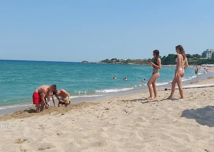 Апартаменты Sea Wolf луксозен с панорамна гледка към морето климатик с нова напълно оборудвана кухня отделна баня с тоалетна гледка към басейна на 30 м от плажа паркинг към хотела навсякъде близо