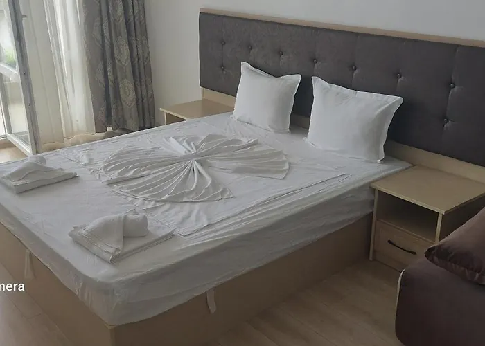 Sea Wolf луксозен с панорамна гледка към морето климатик с нова напълно оборудвана кухня отделна баня с тоалетна гледка към басейна на 30 м от плажа паркинг към хотела навсякъде близо * Лозенец