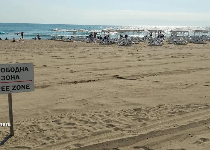 Sea Wolf луксозен с панорамна гледка към морето климатик с нова напълно оборудвана кухня отделна баня с тоалетна гледка към басейна на 30 м от плажа паркинг към хотела навсякъде близо Лозенец