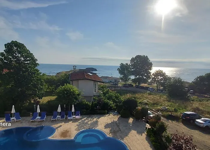 Sea Wolf луксозен с панорамна гледка към морето климатик с нова напълно оборудвана кухня отделна баня с тоалетна гледка към басейна на 30 м от плажа паркинг към хотела навсякъде близо * Лозенец