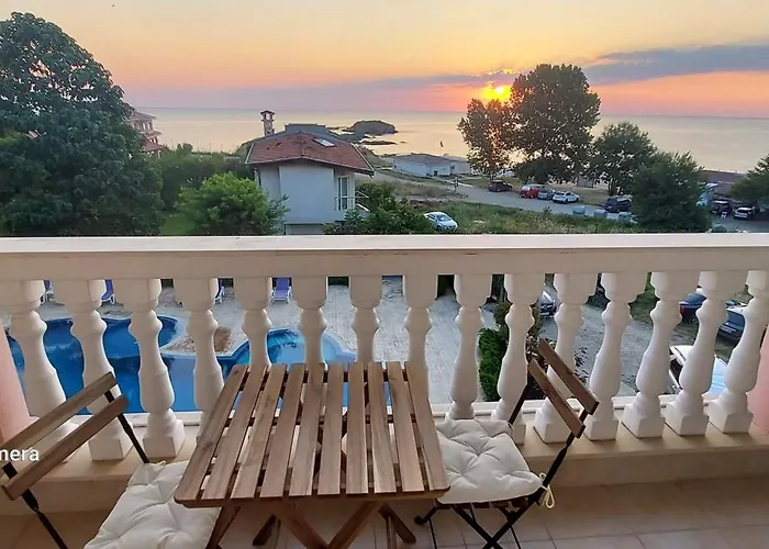 Sea Wolf луксозен с панорамна гледка към морето климатик с нова напълно оборудвана кухня отделна баня с тоалетна гледка към басейна на 30 м от плажа паркинг към хотела навсякъде близо Апартаменты Лозенец