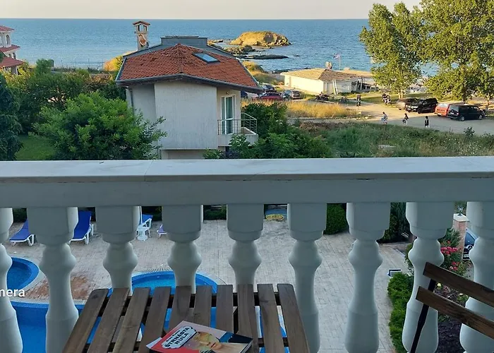 Sea Wolf луксозен с панорамна гледка към морето климатик с нова напълно оборудвана кухня отделна баня с тоалетна гледка към басейна на 30 м от плажа паркинг към хотела навсякъде близо Апартаменты Лозенец