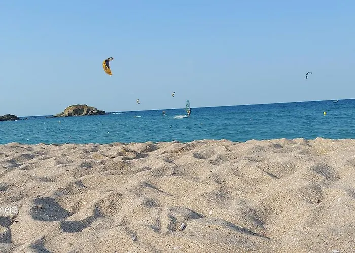 Sea Wolf луксозен с панорамна гледка към морето климатик с нова напълно оборудвана кухня отделна баня с тоалетна гледка към басейна на 30 м от плажа паркинг към хотела навсякъде близо Лозенец