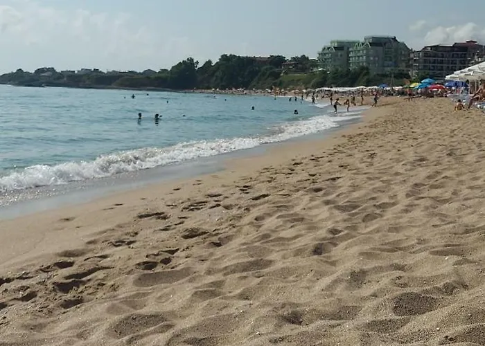 Sea Wolf луксозен с панорамна гледка към морето климатик с нова напълно оборудвана кухня отделна баня с тоалетна гледка към басейна на 30 м от плажа паркинг към хотела навсякъде близо * Лозенец