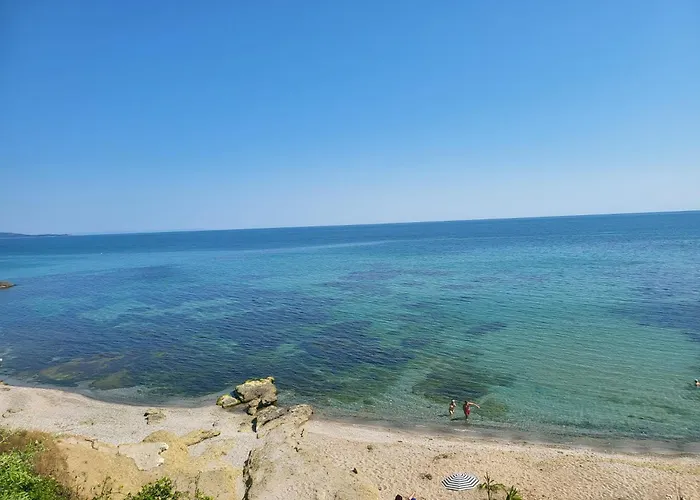 Sea Wolf луксозен с панорамна гледка към морето климатик с нова напълно оборудвана кухня отделна баня с тоалетна гледка към басейна на 30 м от плажа паркинг към хотела навсякъде близо *