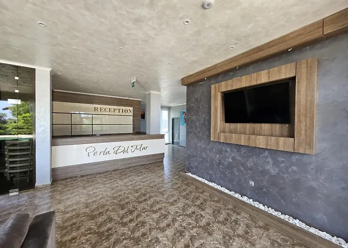 Апартаменты Sea Wolf луксозен с панорамна гледка към морето климатик с нова напълно оборудвана кухня отделна баня с тоалетна гледка към басейна на 30 м от плажа паркинг към хотела навсякъде близо