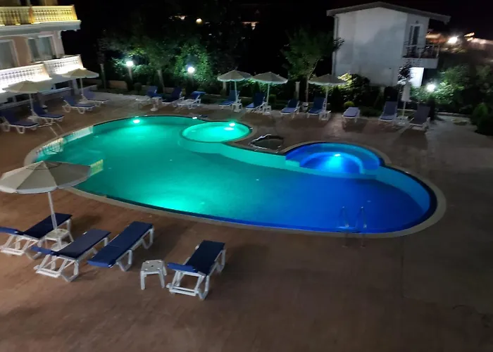 Апартаменты Sea Wolf луксозен с панорамна гледка към морето климатик с нова напълно оборудвана кухня отделна баня с тоалетна гледка към басейна на 30 м от плажа паркинг към хотела навсякъде близо